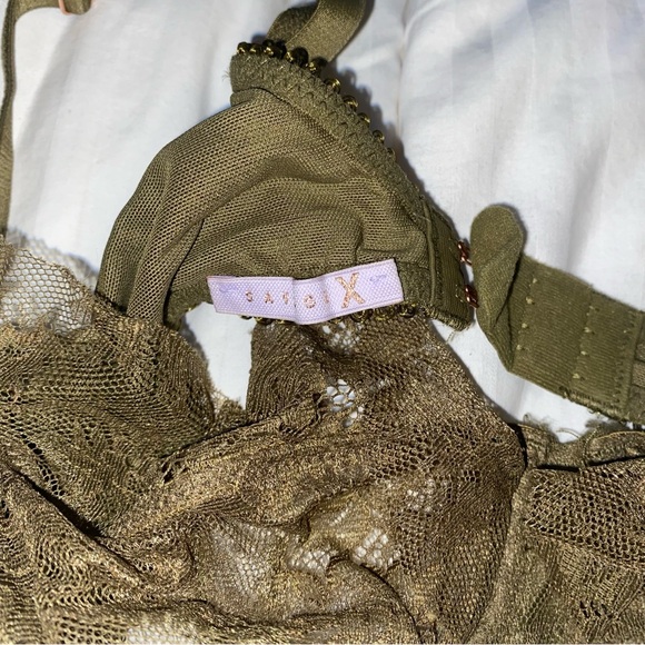 Savage Fenty Chantilly Cascade Balconette Bra & Thong Set - Picture 6 of 7